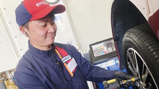 サービスステーションの先輩の写真